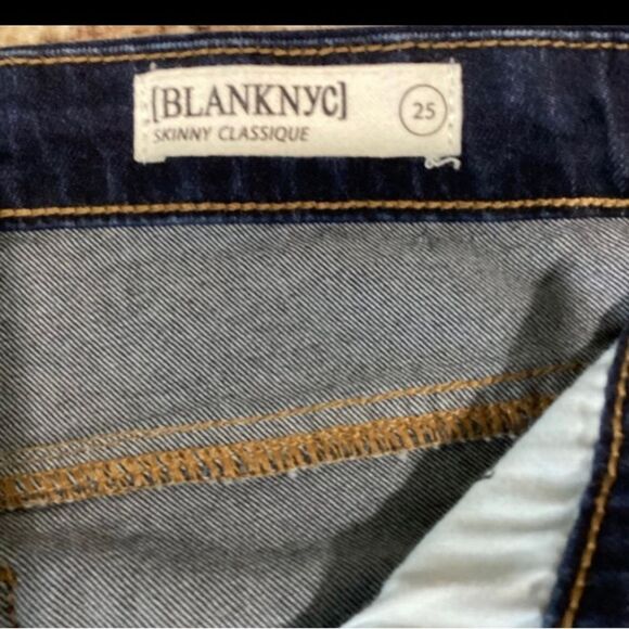 BlankNYC Jeans Women’s Size 25 Color Blue Skinny Classique Distressed Jeans - Picture 4 of 8